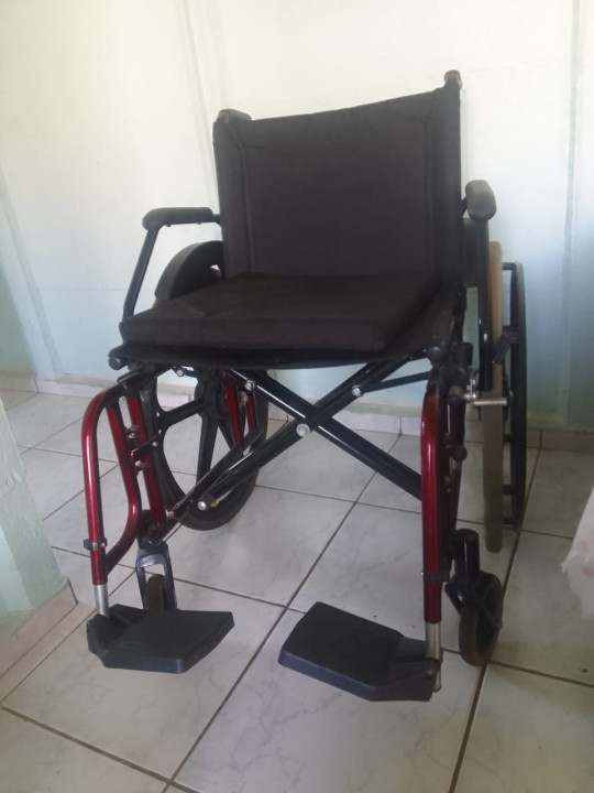 CADEIRA DE RODAS